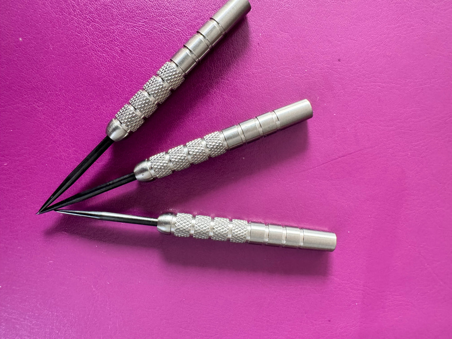 22 GR Silver Colour Barrel Darts